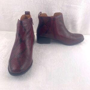 Vionic Clara Boa Ankle Boots 7 Red‎ Snakeskin Embossed Leather Western EUC